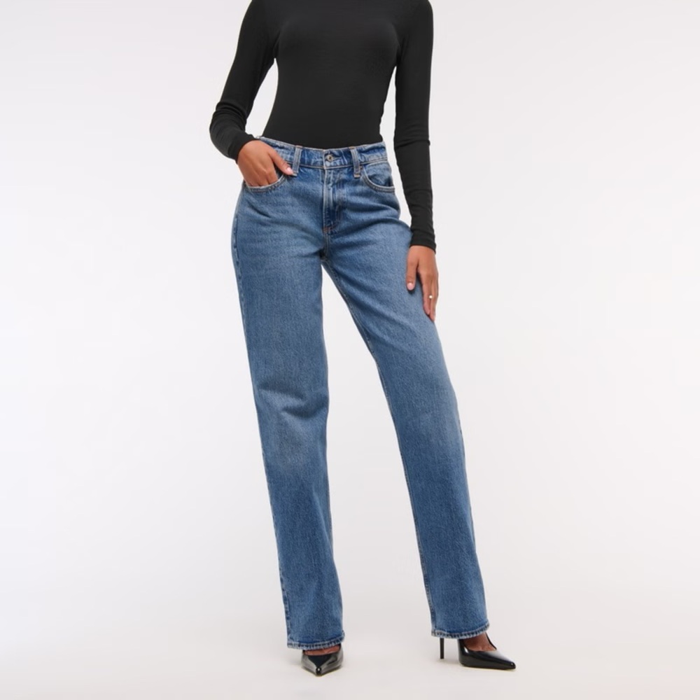 Abercrombie 90s Low-Rise Baggy Curve Love Jeans